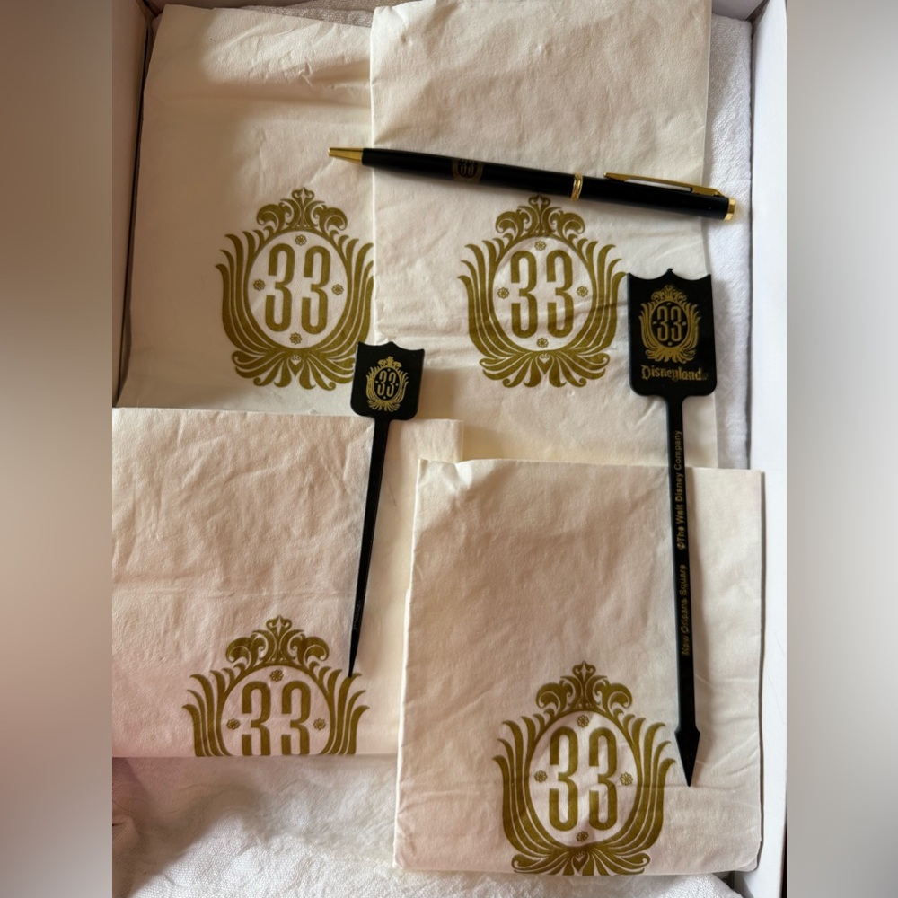 Disneyland **RARE** Club 33 Exclusive Memorabilia Set Pen Swizzle Sticks Napkins